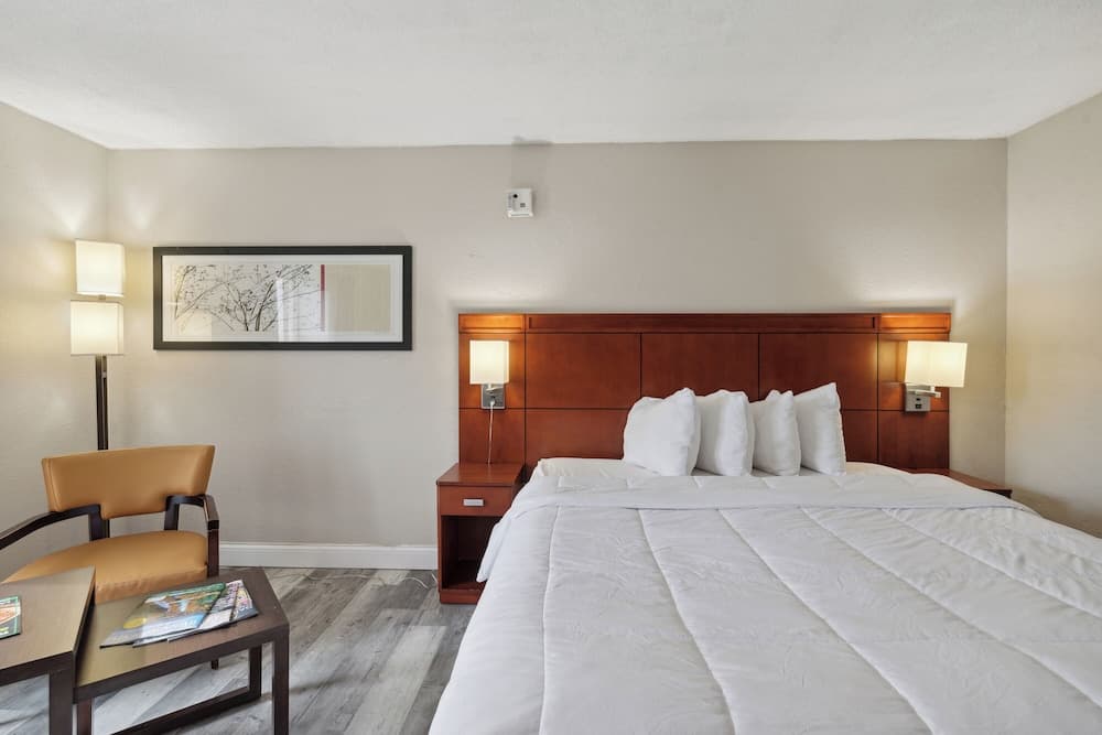 Miami Suites Hotel gallery photo in Toledo, OH — image 23