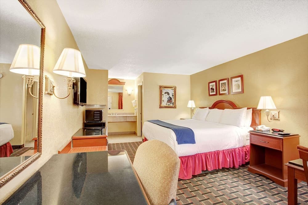 Days Inn by Wyndham Memphis at Graceland property views in Memphis, TN — gallery photo 3