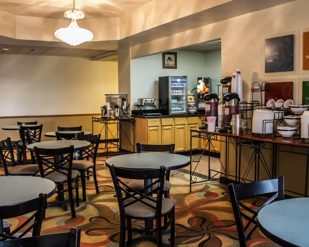 Quality Inn Akron South gallery photo in Akron, OH — image 7