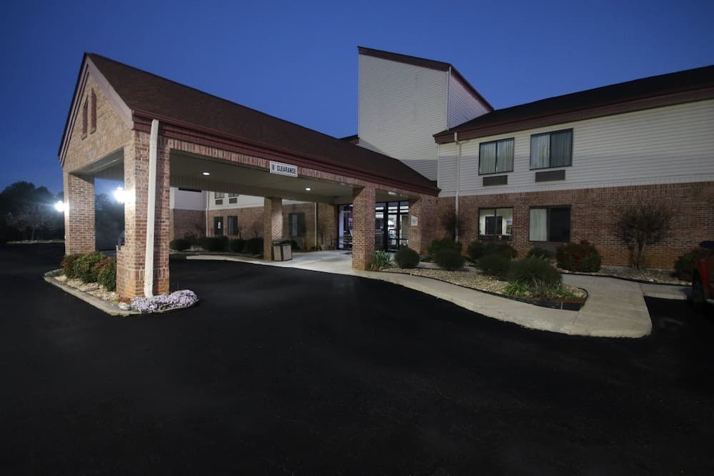 Red Roof Inn Gaffney featured exterior or lobby in Gaffney, SC — similar hotel