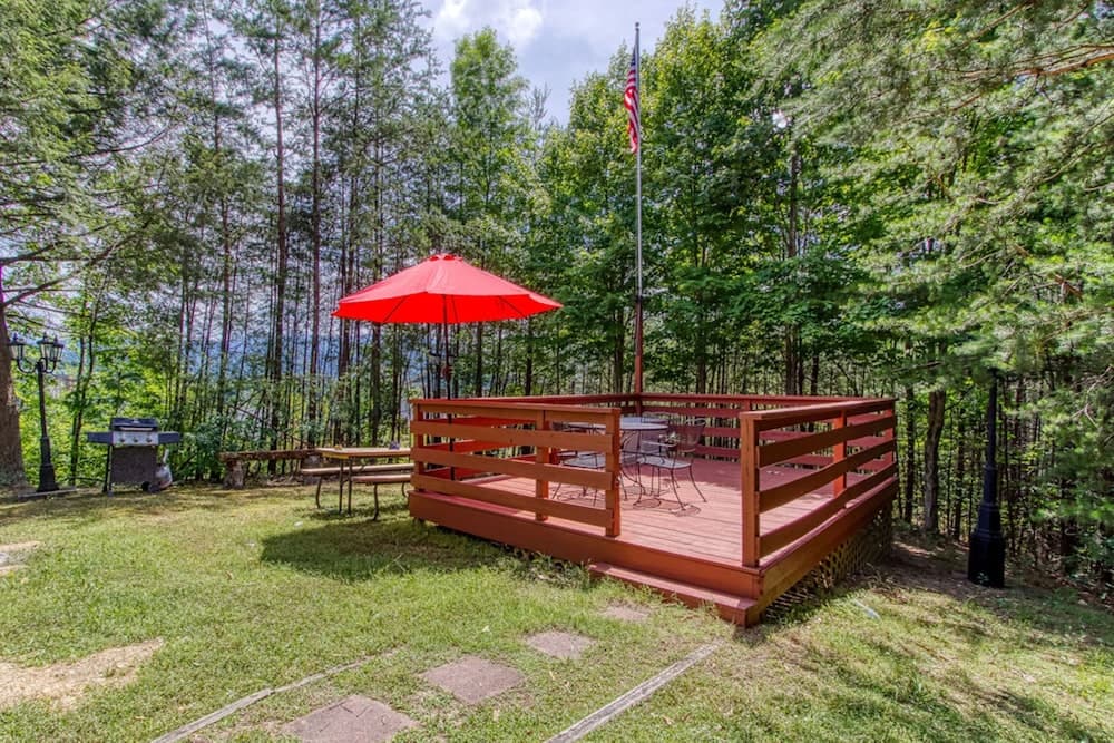 Pinecrest Townhomes-1K-2Q Unit-Renovated property views in Pigeon Forge, TN — gallery photo 3