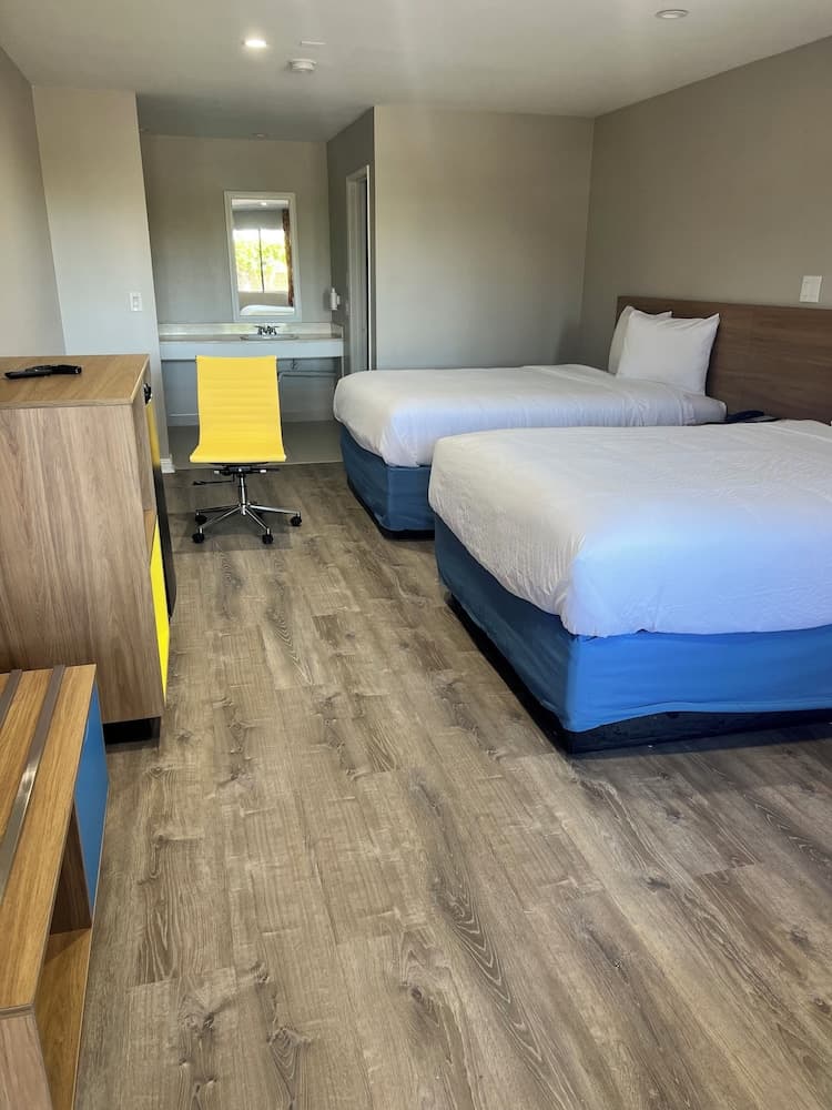 Days Inn by Wyndham Hemet property views in Hemet, CA — gallery photo 3
