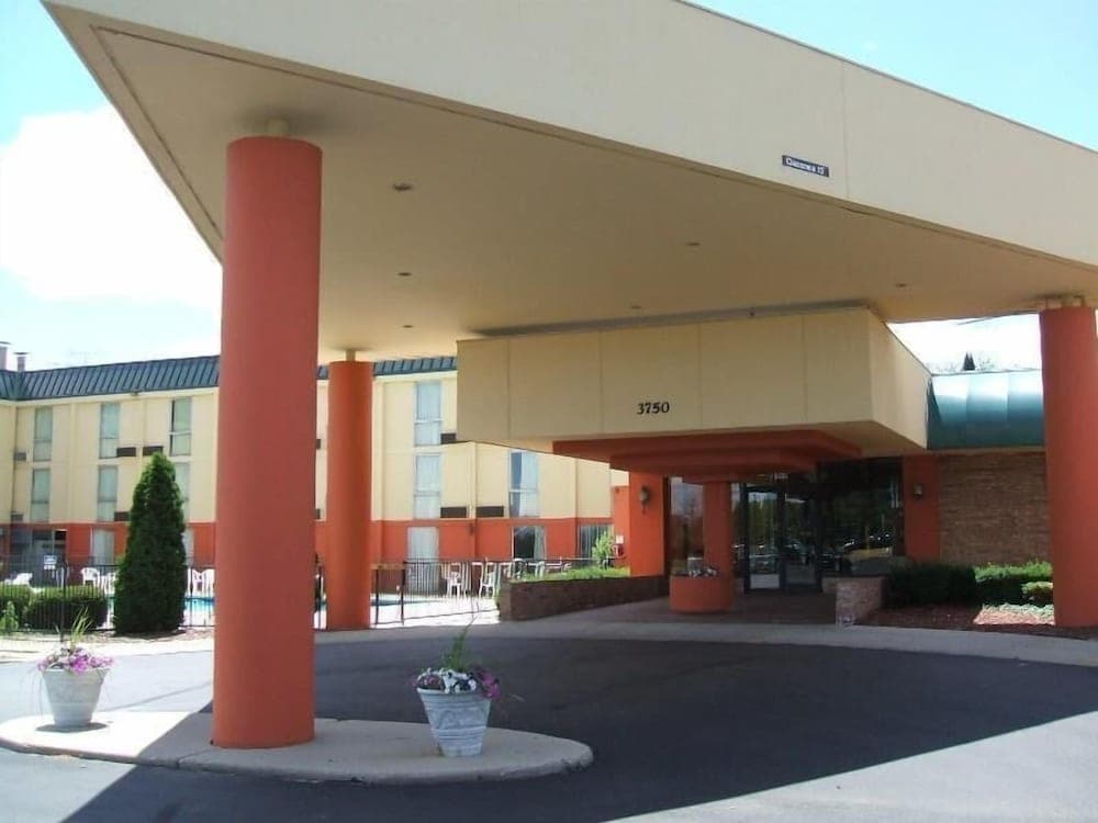 A Victory Inn & Suites - Ann Arbor featured exterior or lobby in Ann Arbor, MI — similar hotel