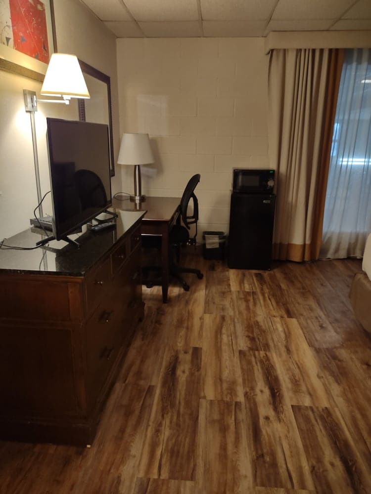 Ramada by Wyndham Albert Lea interior in Albert Lea, MN — gallery photo 2