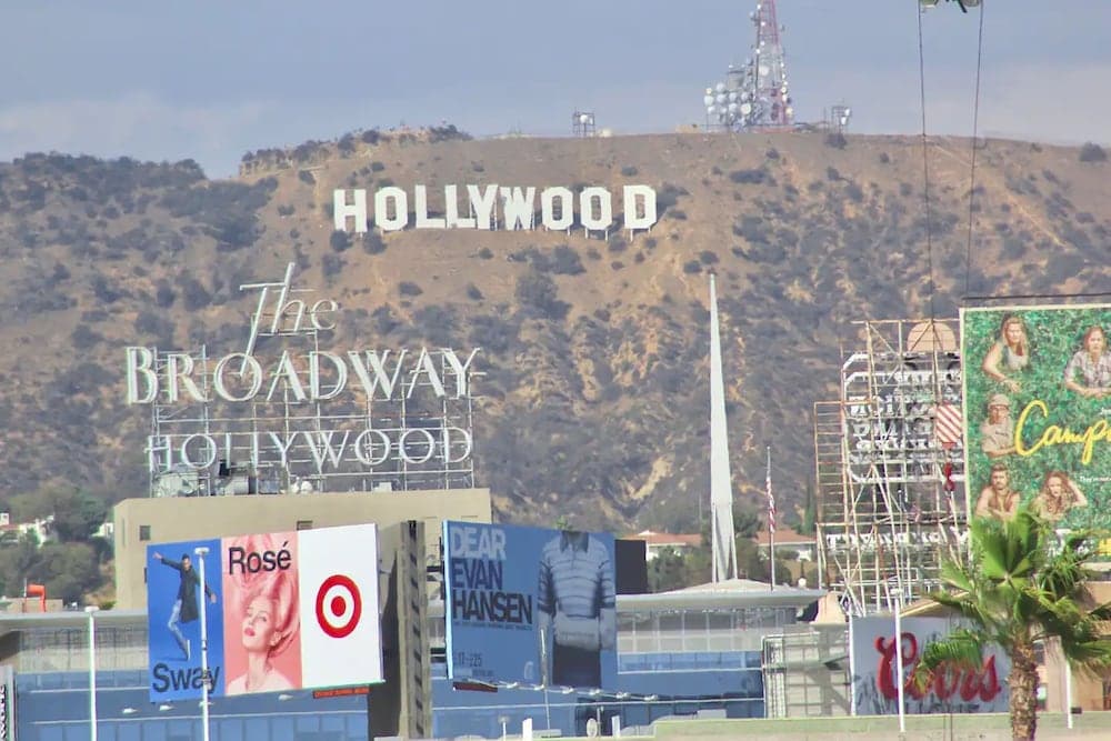 Los Angeles Deluxe Suites - 2 Bedrooms & 2 Bathrooms property views in Los Angeles, CA — gallery photo 3
