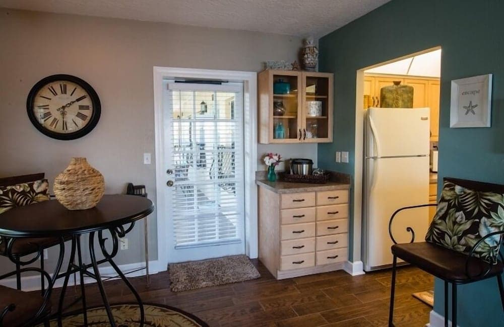 Pasa Tiempo Private Waterfront Resort - Adults Only interior in St. Pete Beach, FL — gallery photo 2