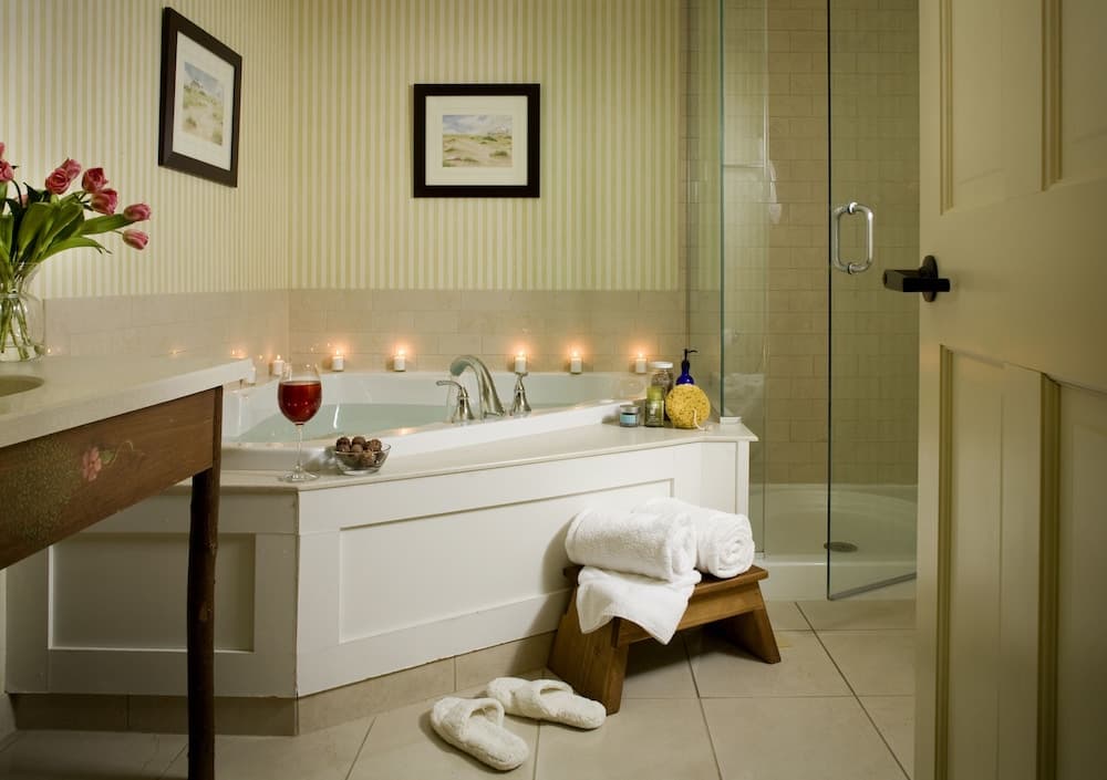 Lake Opechee Inn and Spa gallery photo in Laconia, NH — image 16