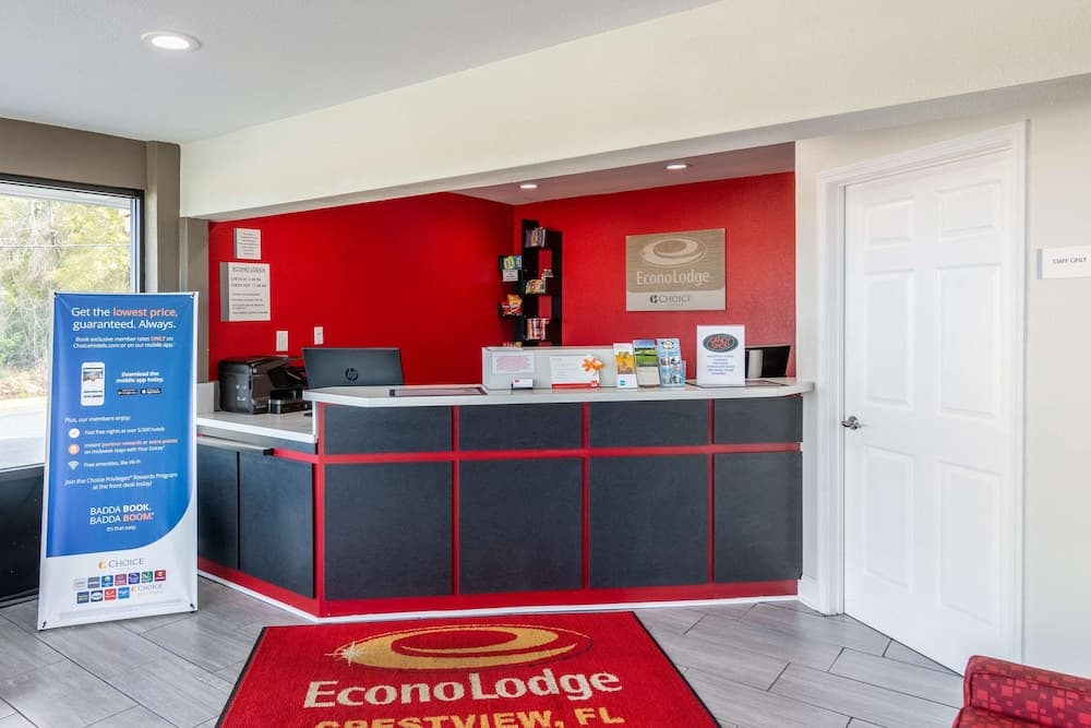 Econo Lodge Crestview South interior in Crestview, FL — gallery photo 2