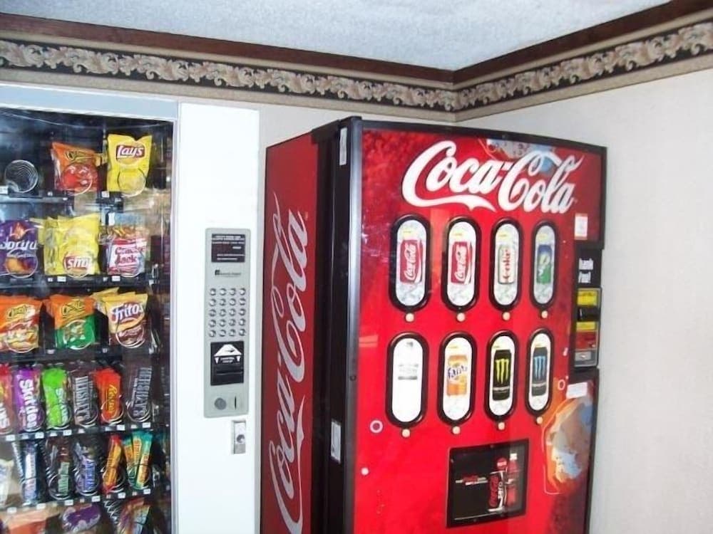 Americas Best Value Inn & Suites Warren Detroit gallery photo in Warren, MI — image 6
