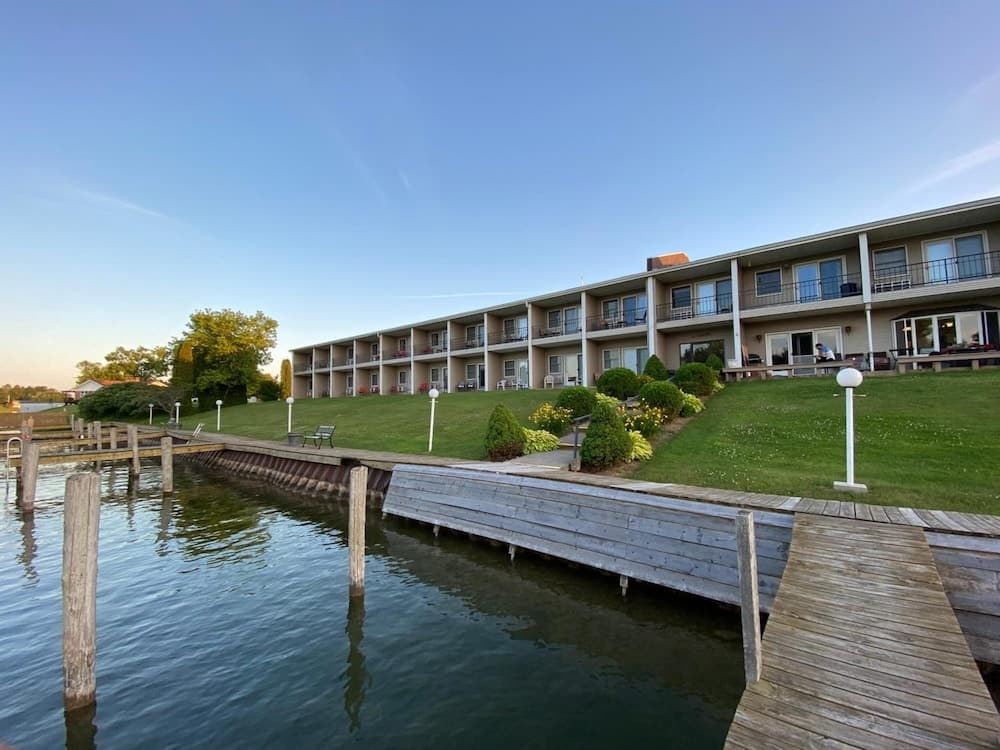 Fleetwood Inn & Suites featured exterior or lobby in Cheboygan, MI — similar hotel