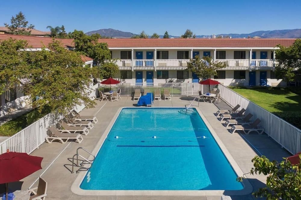 Studio 6 San Luis Obispo, Ca featured exterior or lobby in San Luis Obispo, CA — similar hotel