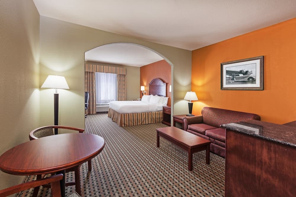 Holiday Inn Express & Suites East Amarillo by IHG property views in Amarillo, TX — gallery photo 3