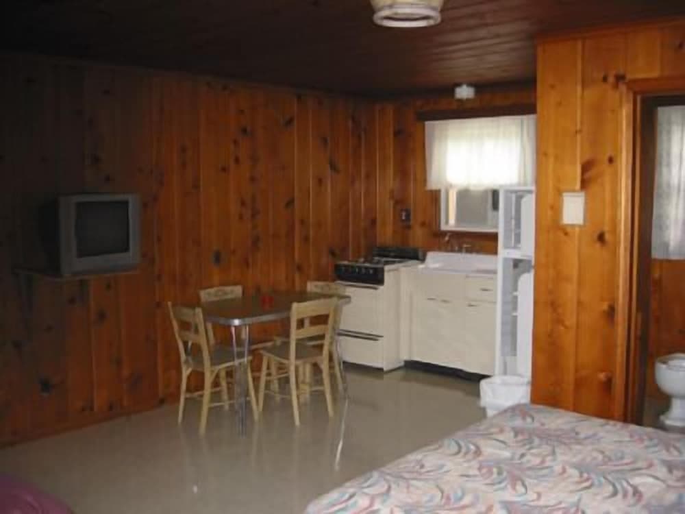 Summer Haven Resort featured exterior or lobby in Monticello, IN — similar hotel
