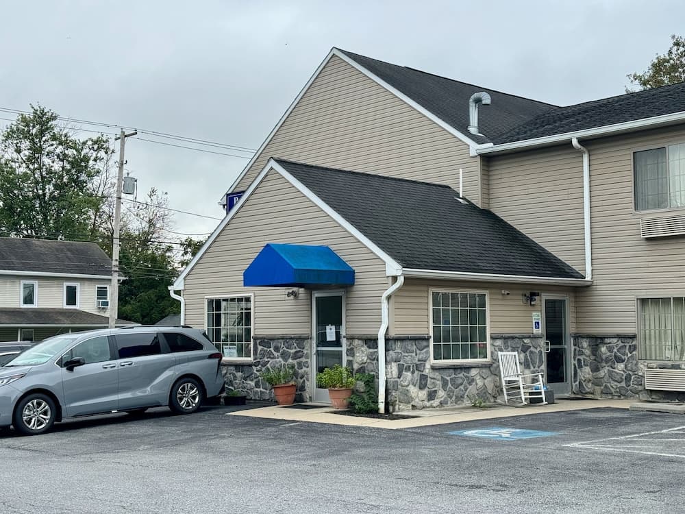 Passport Inn gallery photo in Paradise — image 5