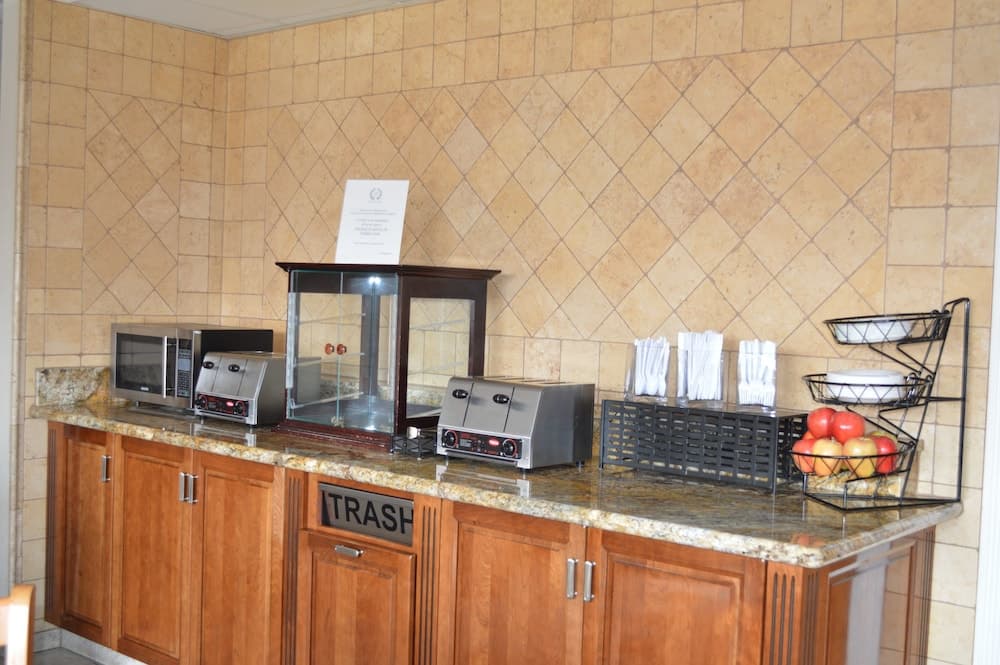 Laurel Inn Motel gallery photo in Salinas, CA — image 35