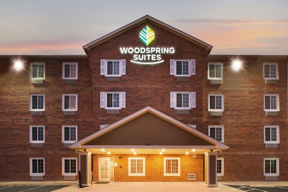 WoodSpring Suites Columbus Urbancrest featured exterior or lobby in Grove City, OH — similar hotel
