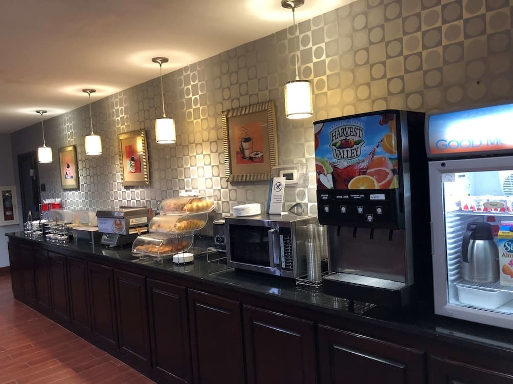 Best Western Plus Goodman Inn & Suites interior in Horn Lake, MS — gallery photo 2