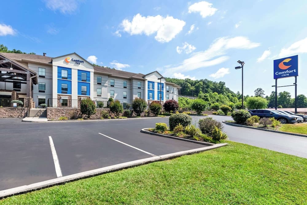 Comfort Inn Harriman featured exterior or lobby in Harriman, TN — similar hotel