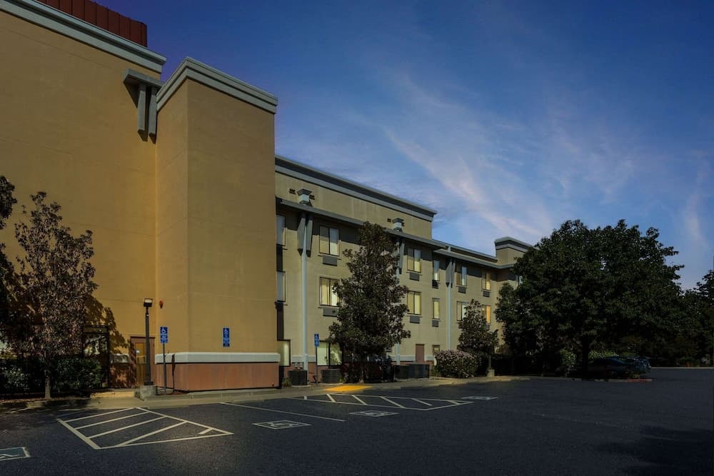 Comfort Suites Vacaville-Napa Valley Area gallery photo in Vacaville, CA — image 15