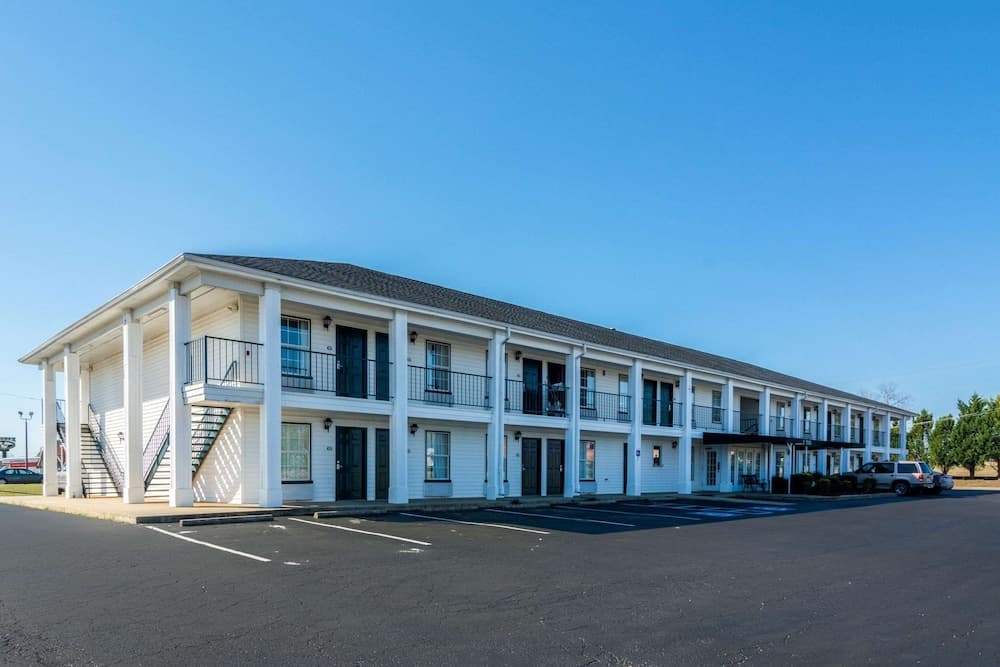 Quality Inn Washington GA featured exterior or lobby in Washington, GA — similar hotel