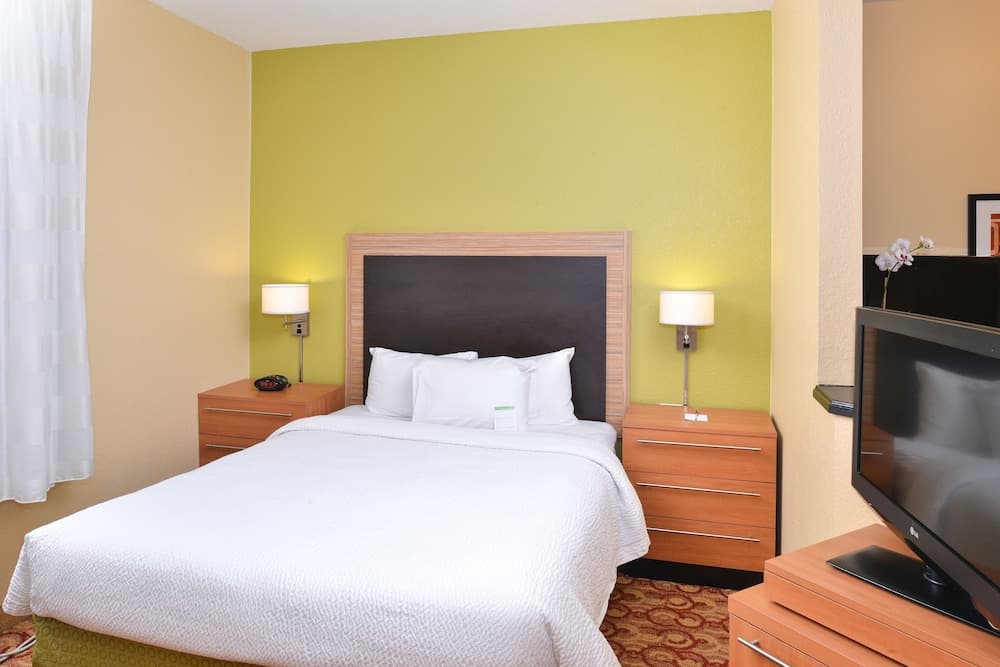 Candlewood Suites Miami Doral by IHG interior in Miami, FL — gallery photo 2