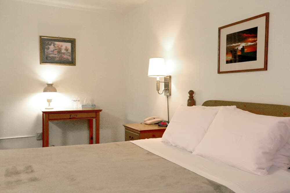 Blue Mountain Hotel interior in Dayton, WA — gallery photo 2