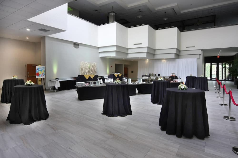Marriott East Lansing at University Place gallery photo in East Lansing, MI — image 9