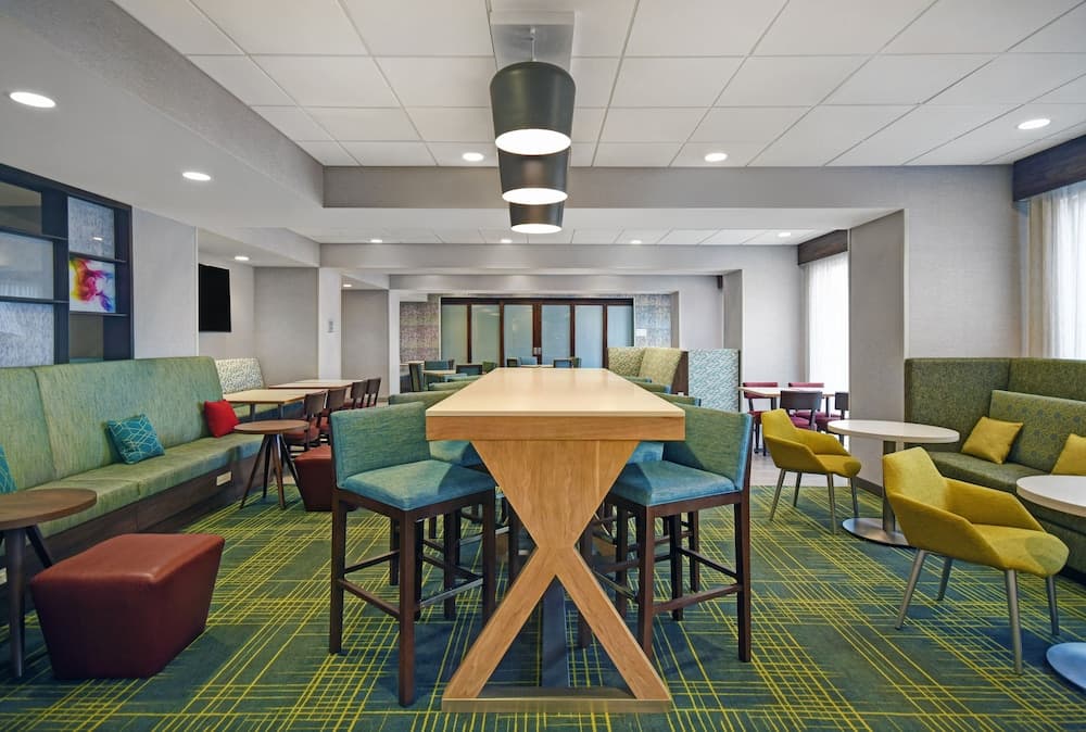 Hampton Inn Grand Rapids-North interior in Grand Rapids, MI — gallery photo 2
