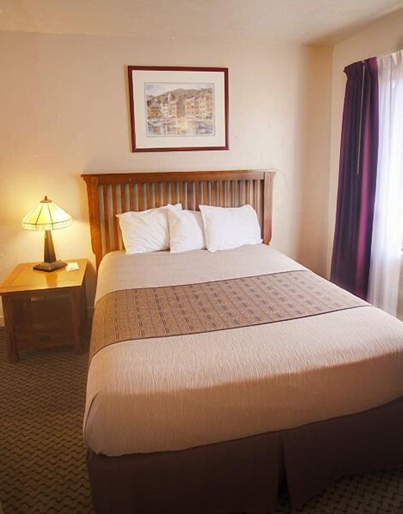 Capitola Venetian Hotel property views in Capitola, CA — gallery photo 3