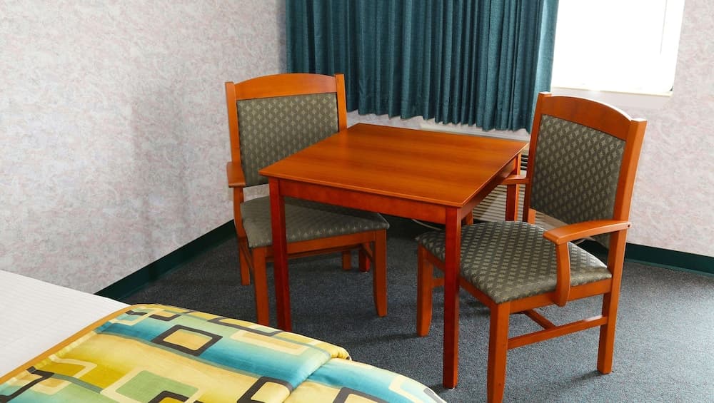 Magnuson Hotel Howell gallery photo in Howell, MI — image 7