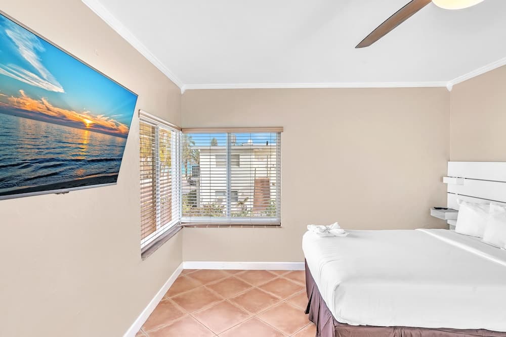 Sea Angel interior in Hollywood, FL — gallery photo 2