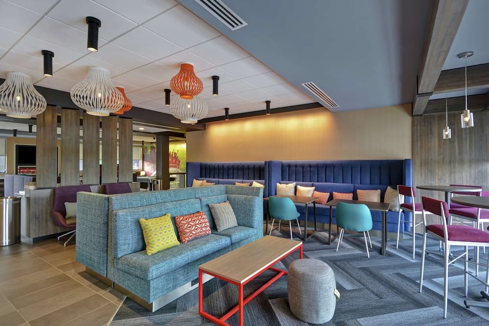Tru by Hilton Mason Kings Island interior in Mason, OH — gallery photo 2