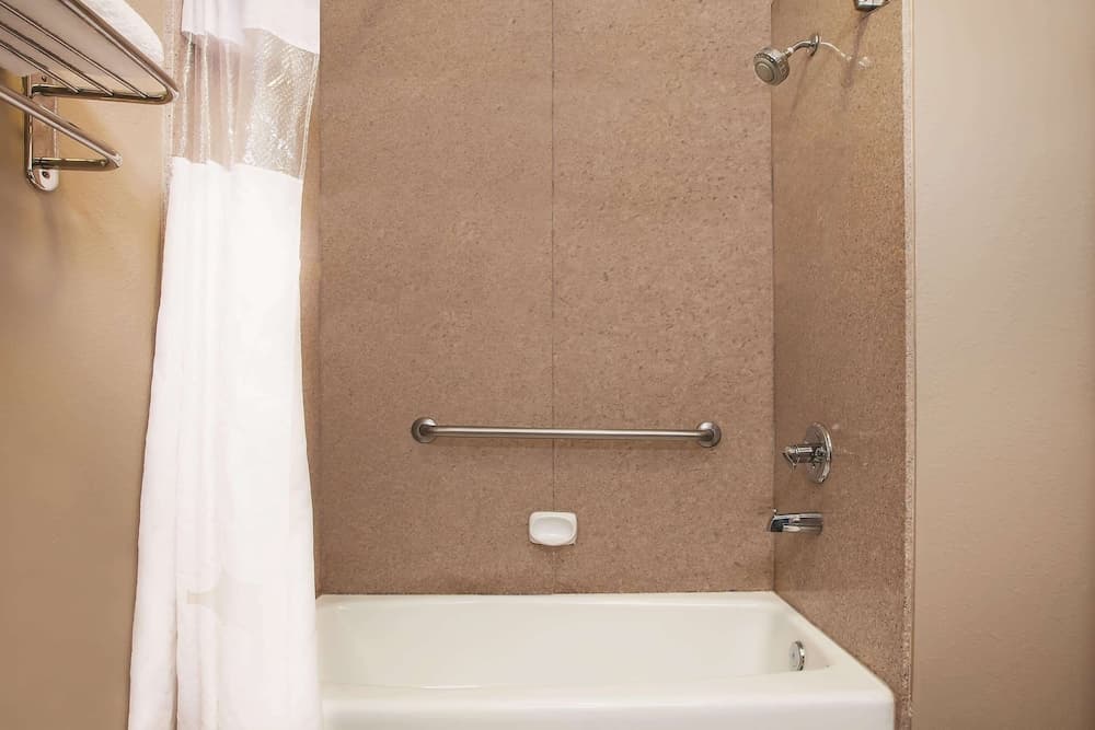 La Quinta Inn & Suites by Wyndham Beaumont West gallery photo in Beaumont, TX — image 23