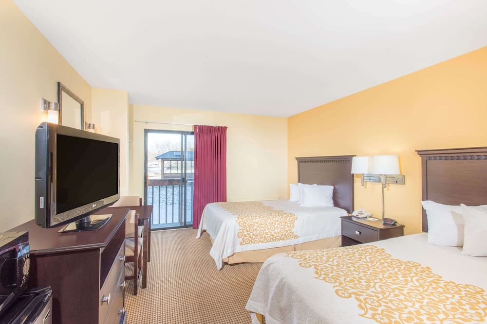 Days Inn by Wyndham Colchester Burlington interior in Colchester — gallery photo 2