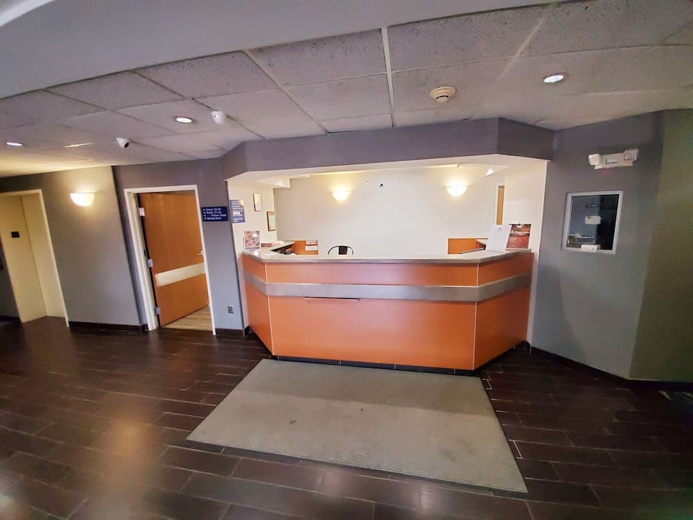 Americas Best Value Inn & Suites Racine gallery photo in Mount Pleasant, WI — image 27