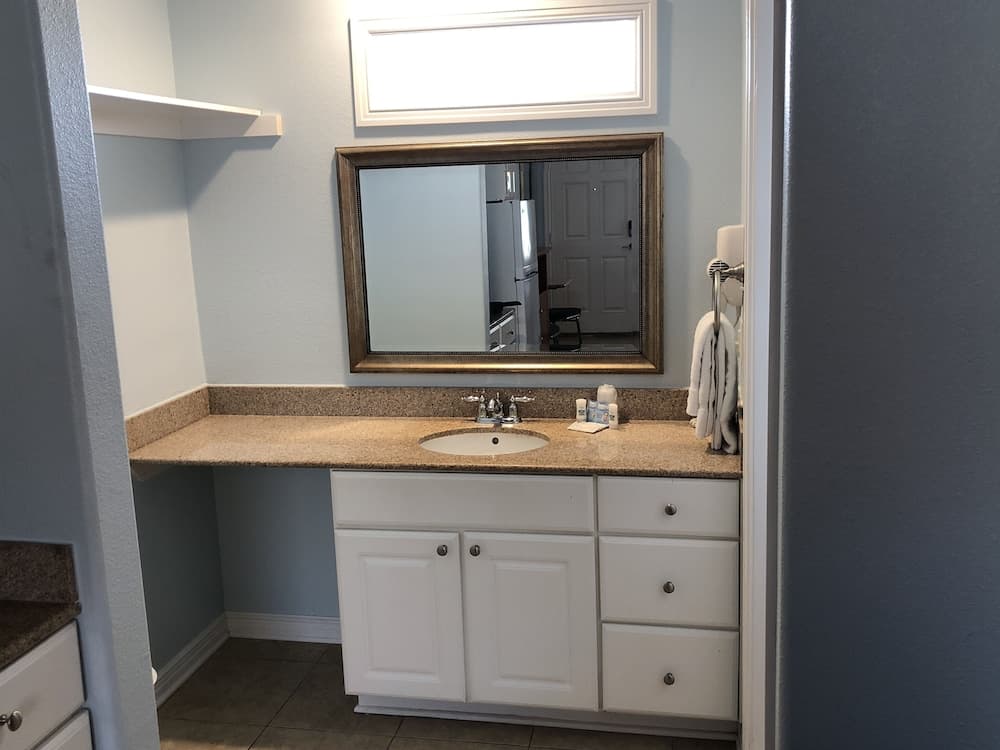 Beachgate Condo Suites And Hotel 435 1 Bedroom Condo interior in Port Aransas, TX — gallery photo 2