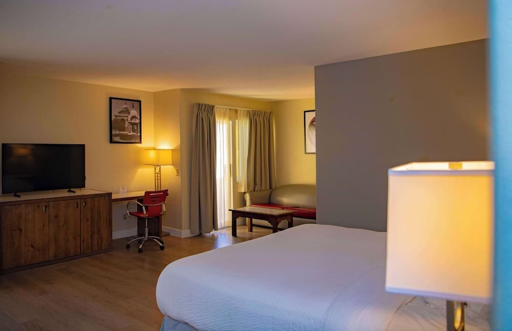 Ramada Plaza by Wyndham Garden Grove/Anaheim South property views in Garden Grove, CA — gallery photo 3