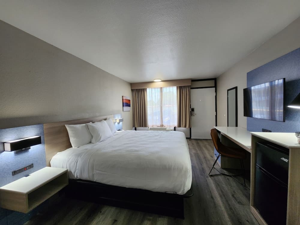Smart Stay Inn interior in Lafayette, LA — gallery photo 2