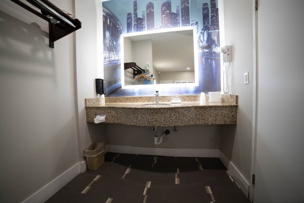 Mid City Inn and Suites interior in Pico Rivera, CA — gallery photo 2