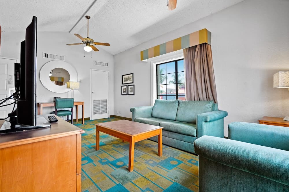 La Quinta Inn by Wyndham Costa Mesa / Newport Beach property views in Costa Mesa, CA — gallery photo 3