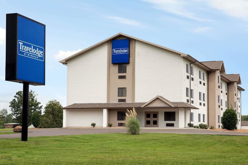 Travelodge by Wyndham Livonia featured exterior or lobby in Livonia, LA — similar hotel