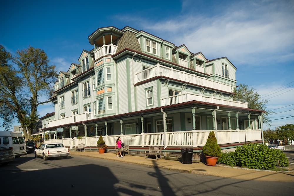 Mansion House Inn And Spa — hotel in Vineyard Haven, Massachusetts