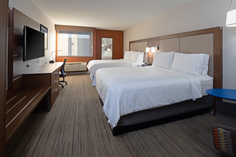 Holiday Inn Express Hotel & Suites SeaTac by IHG interior in SeaTac, WA — gallery photo 2