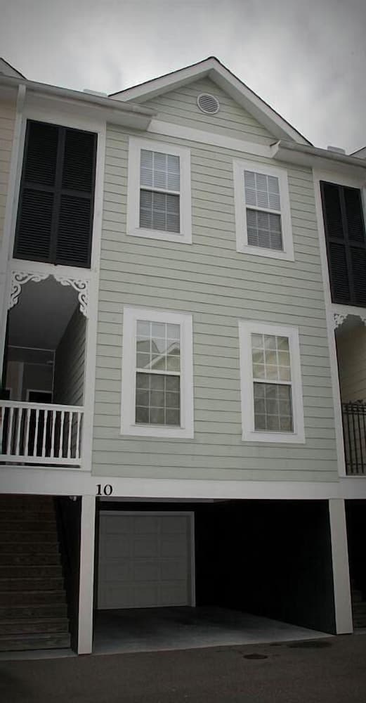 Turtle Bay 10 3 Bedroom Holiday Home By My Ocean Rentals — hotel in Folly Beach, South Carolina