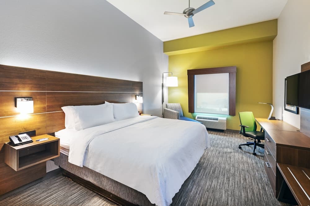 Holiday Inn Express Hotel & Suites PORT ARTHUR by IHG property views in Port Arthur, TX — gallery photo 3