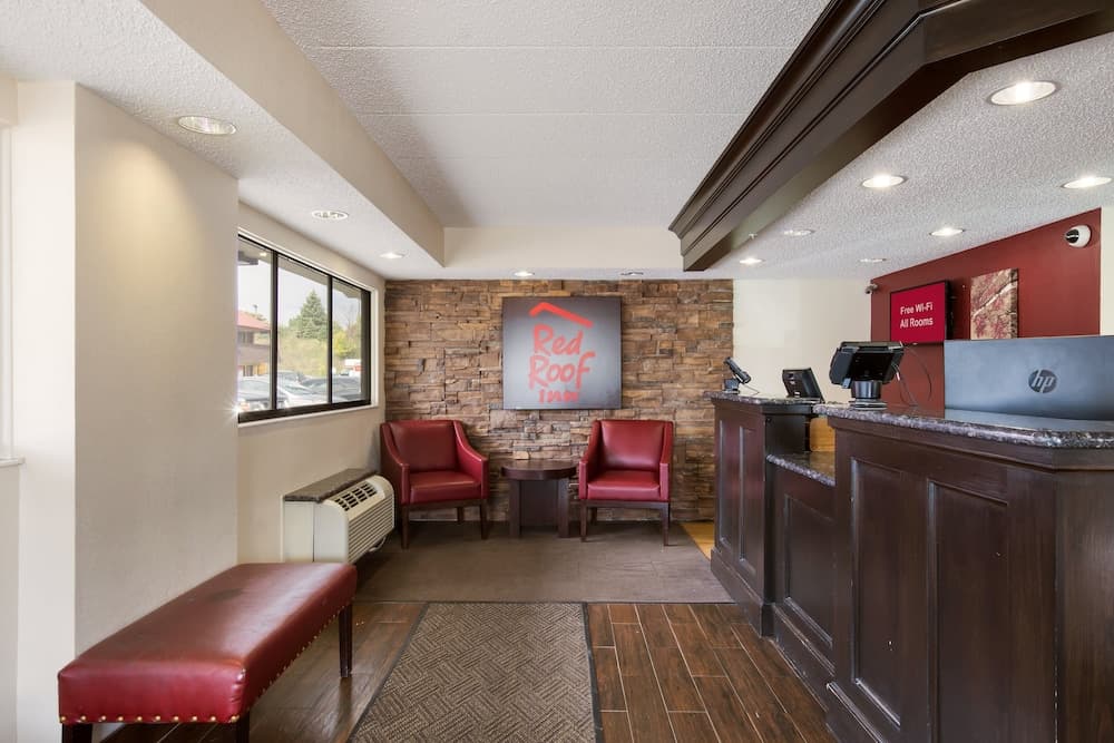 Red Roof Inn Grand Rapids Airport interior in Grand Rapids, MI — gallery photo 2