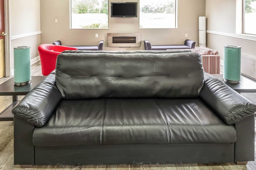 Suburban Studios Mason Hwy 42 property views in Mason, OH — gallery photo 3