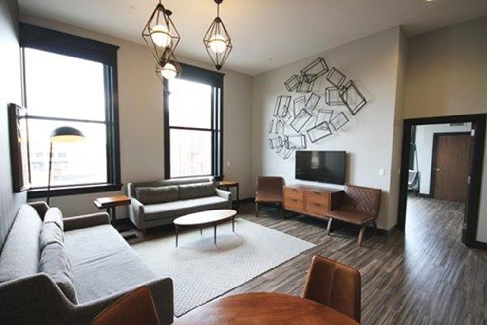 Hotel Vandivort gallery photo in Springfield, MO — image 79