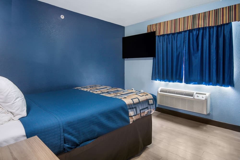 Rodeway Inn Carrollton I-35E gallery photo in Carrollton, TX — image 13