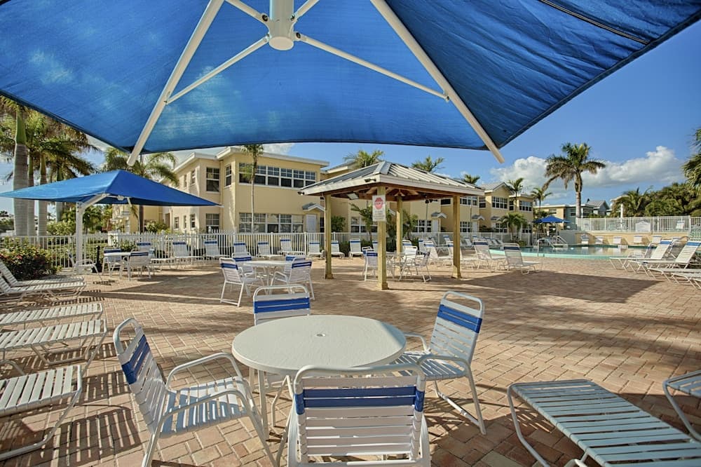 Barefoot Beach Resort featured exterior or lobby in Indian Shores, FL — similar hotel